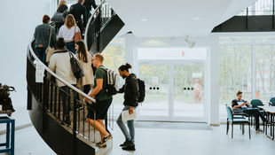 Campus Lichtenberg of the HWR Berlin: Students walk up a spiral staircase. Photo: Oana Popa-Costea