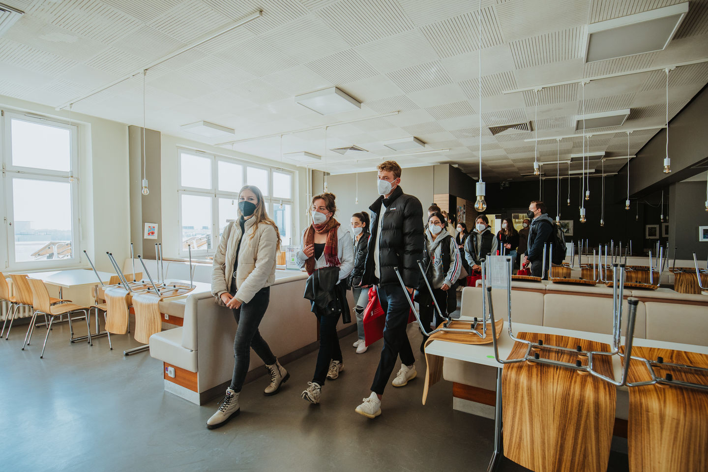 Summer semester 2022: Tour of the Schöneberg campus of the HWR Berlin for the opening of the semester. Photo: Oana Popa-Costea Summer semester 2022: Tour of the Schöneberg campus of the HWR Berlin for the opening of the semester. Photo: Oana Popa-Costea