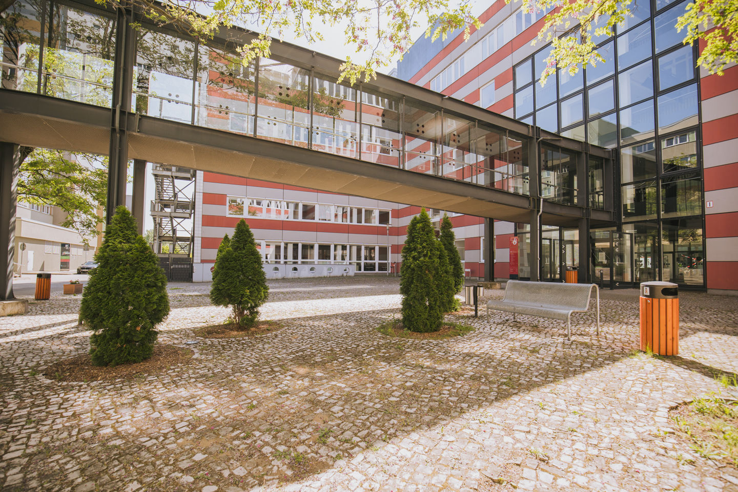 Studying at the Campus Lichtenberg of the HWR Berlin: Glass Bridge between House 1 and House 6A. Photo: Oana Popa-Costea