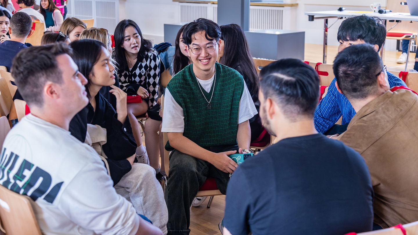 Im Wintersemester 2022/23 begrüßt die HWR Berlin insgesamt 274 Gaststudierende aus 51 verschiedenen Nationen. Foto: ©gezett