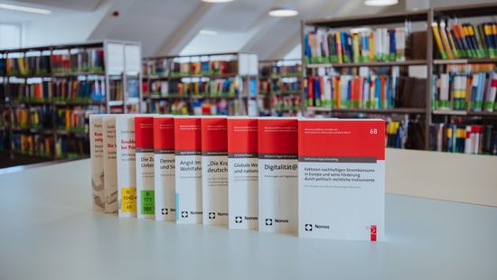 Veröffentlichungen: Eine Reihe von Publikationen der HWR Berlin im Nomos-Verlag. Foto: Oana Popa-Costea