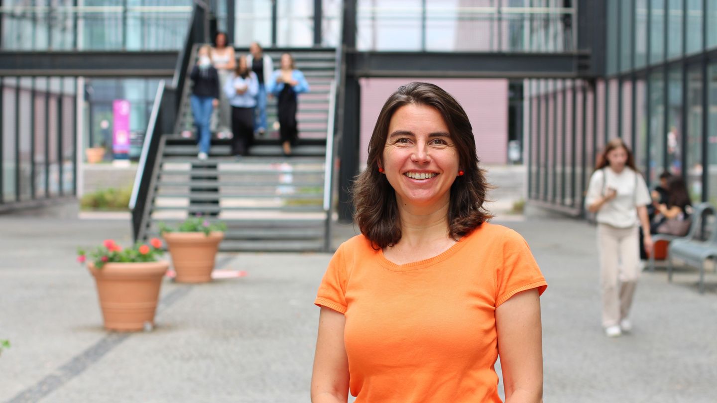 Prof. Dr. Ramona (Professorin für Statistik und Mathematik )