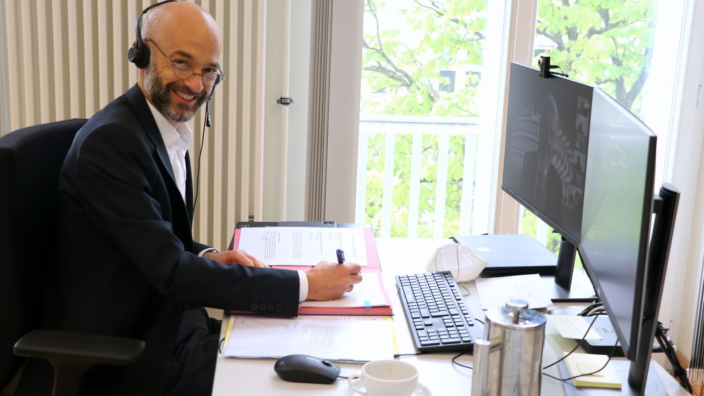 HWR Berlin president Prof. Dr. Andreas Zaby and ZHAW rector Prof. Dr. Jean-Marc Piveteau sign contract for joint master’s double degree programme in business law. Photo: Sylke Schumann / HWR Berlin