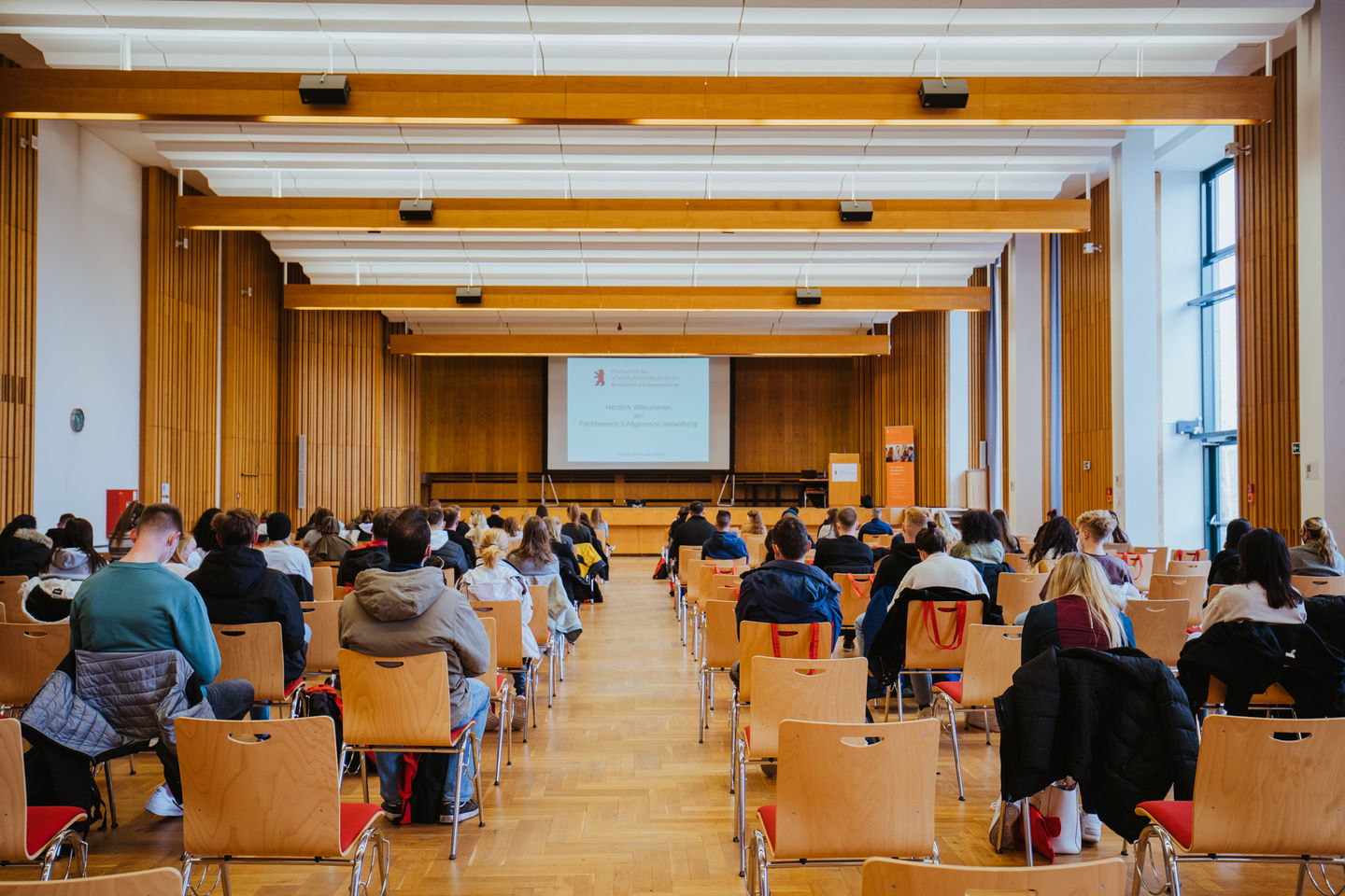 April 2022: Semestereröffnung im Audimax am Campus Lichtenberg der HWR Berlin. Foto: Oana Popa-Costea
