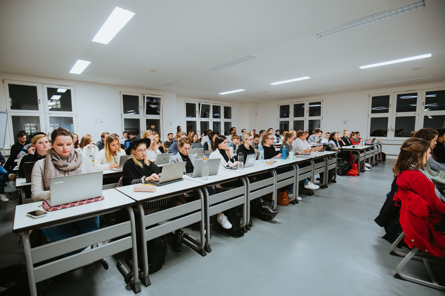 26. Marketing-Forum am 15. Januar 2020: BVG-Marketingleiter Frank Büch diskutiert mit Studierenden die Imagekampagne "Weil wir dich lieben". 