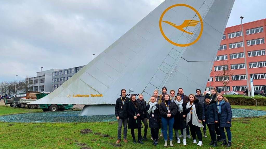 Exkursion nach Hamburg: Studierende des Fachbereichs Duales Studium der HWR Berlin besuchten im Dezember 2019 Lufthansa Technik.