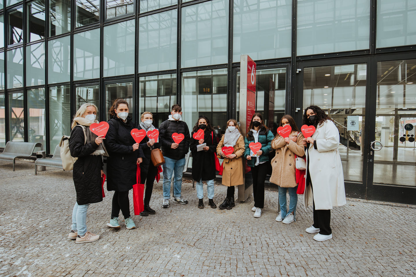 Summer semester 2022: Campus rally of the HWR Berlin at the Lichtenberg campus in April 2022. Photos: Oana Popa-Costea Summer semester 2022: Campus rally of the HWR Berlin at the Lichtenberg campus in April 2022. Photos: Oana Popa-Costea