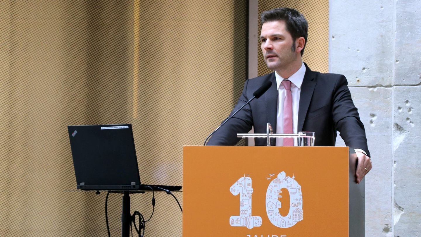Steffen Krach, Berliner Staatssekretär für Wissenschaft und Forschung, bei seiner Festrede zum 10. Jubiläum des IFAF Steffen Krach, Berliner Staatssekretär für Wissenschaft und Forschung, bei seiner Festrede zum 10. Jubiläum des IFAF