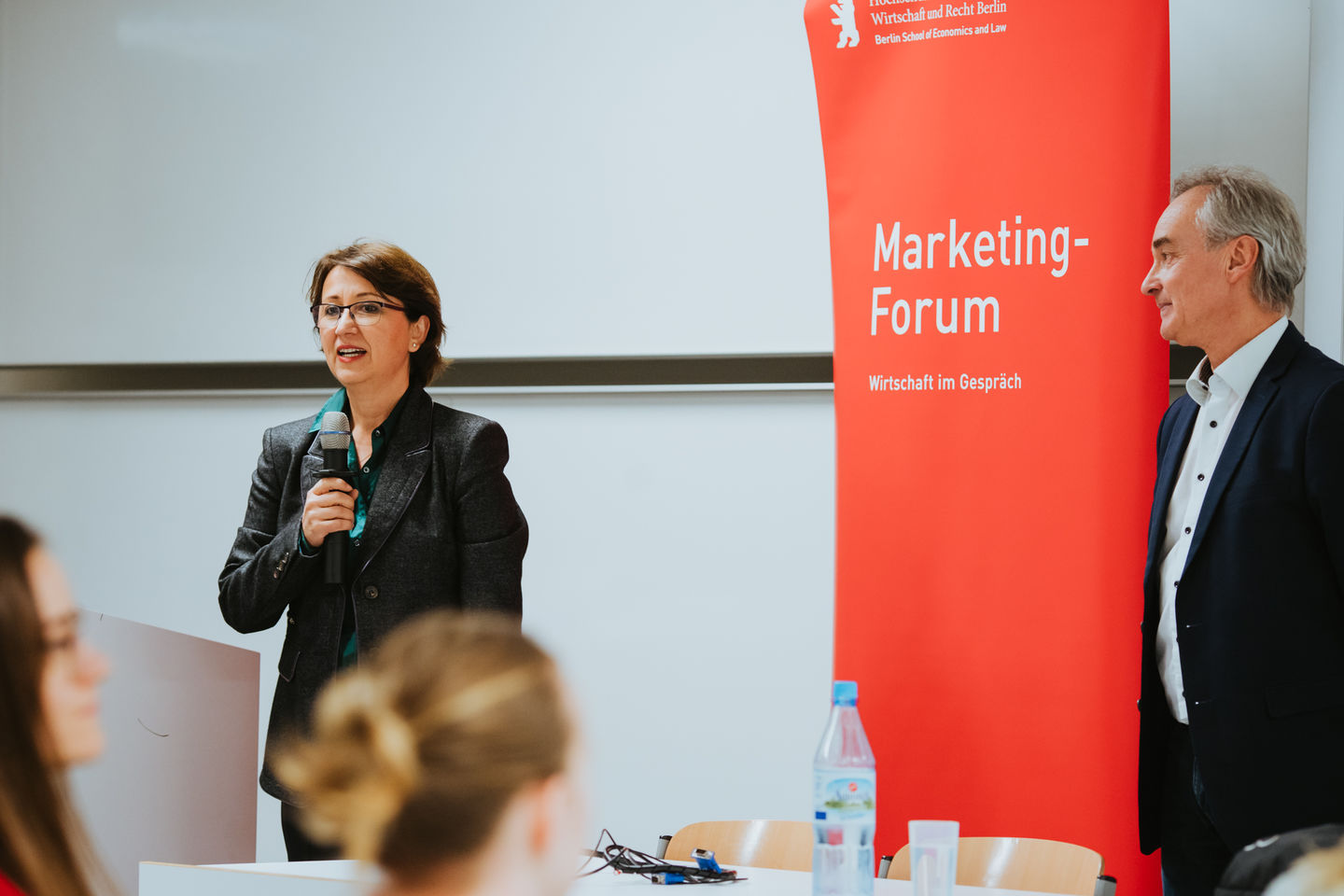 26. Marketing-Forum am 15. Januar 2020: BVG-Marketingleiter Frank Büch diskutiert mit Studierenden die Imagekampagne "Weil wir dich lieben". 