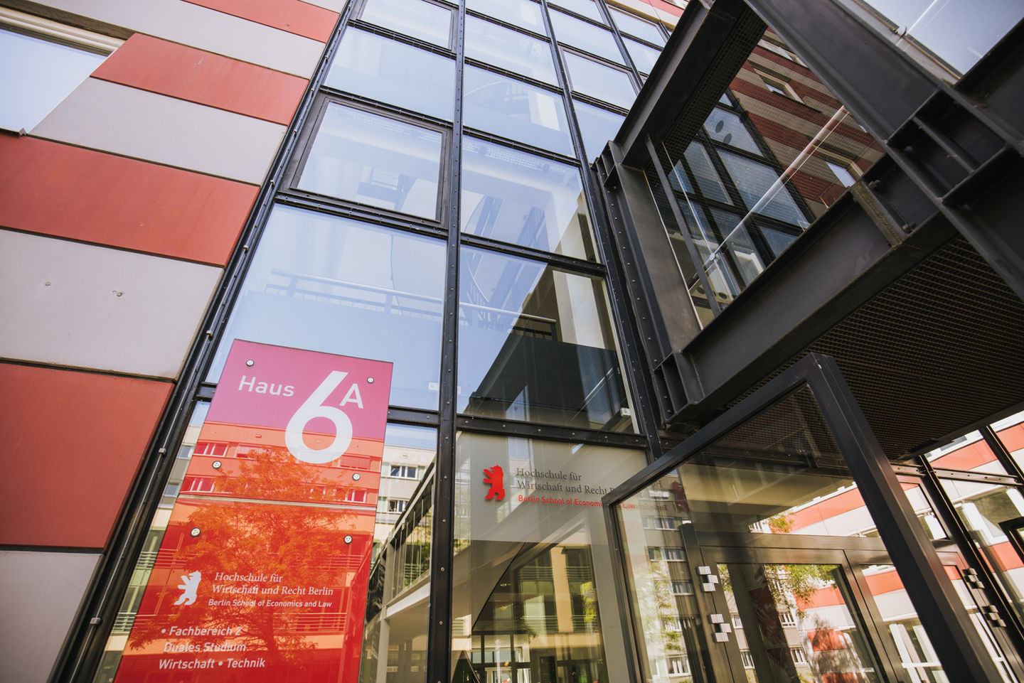 Studying at the Campus Lichtenberg of the HWR Berlin: Entrance House 6A (north side). Photo: Oana Popa-Costea