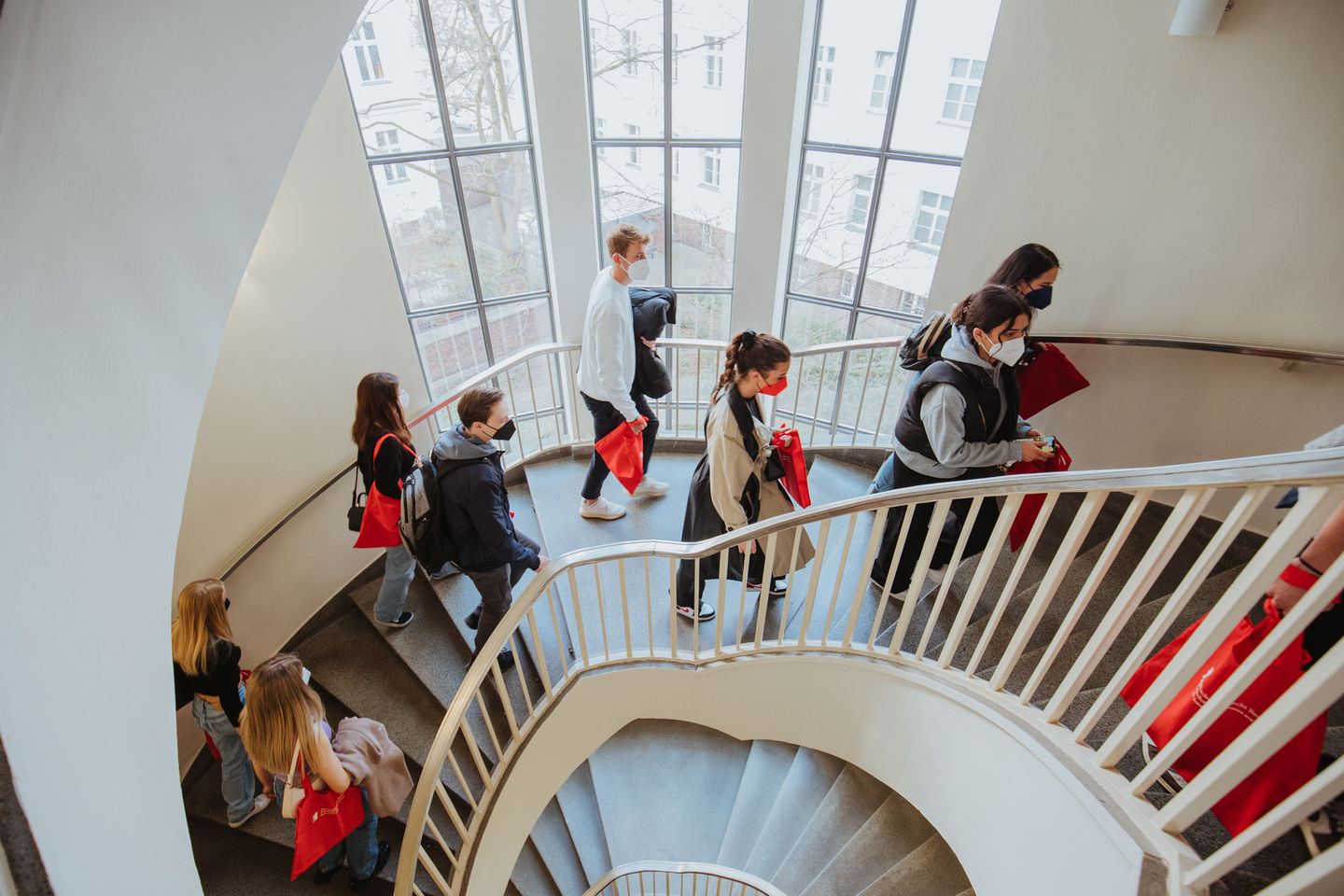 Summer semester 2022: Tour of the Schöneberg campus of the HWR Berlin for the opening of the semester. Photo: Oana Popa-Costea Summer semester 2022: Tour of the Schöneberg campus of the HWR Berlin for the opening of the semester. Photo: Oana Popa-Costea