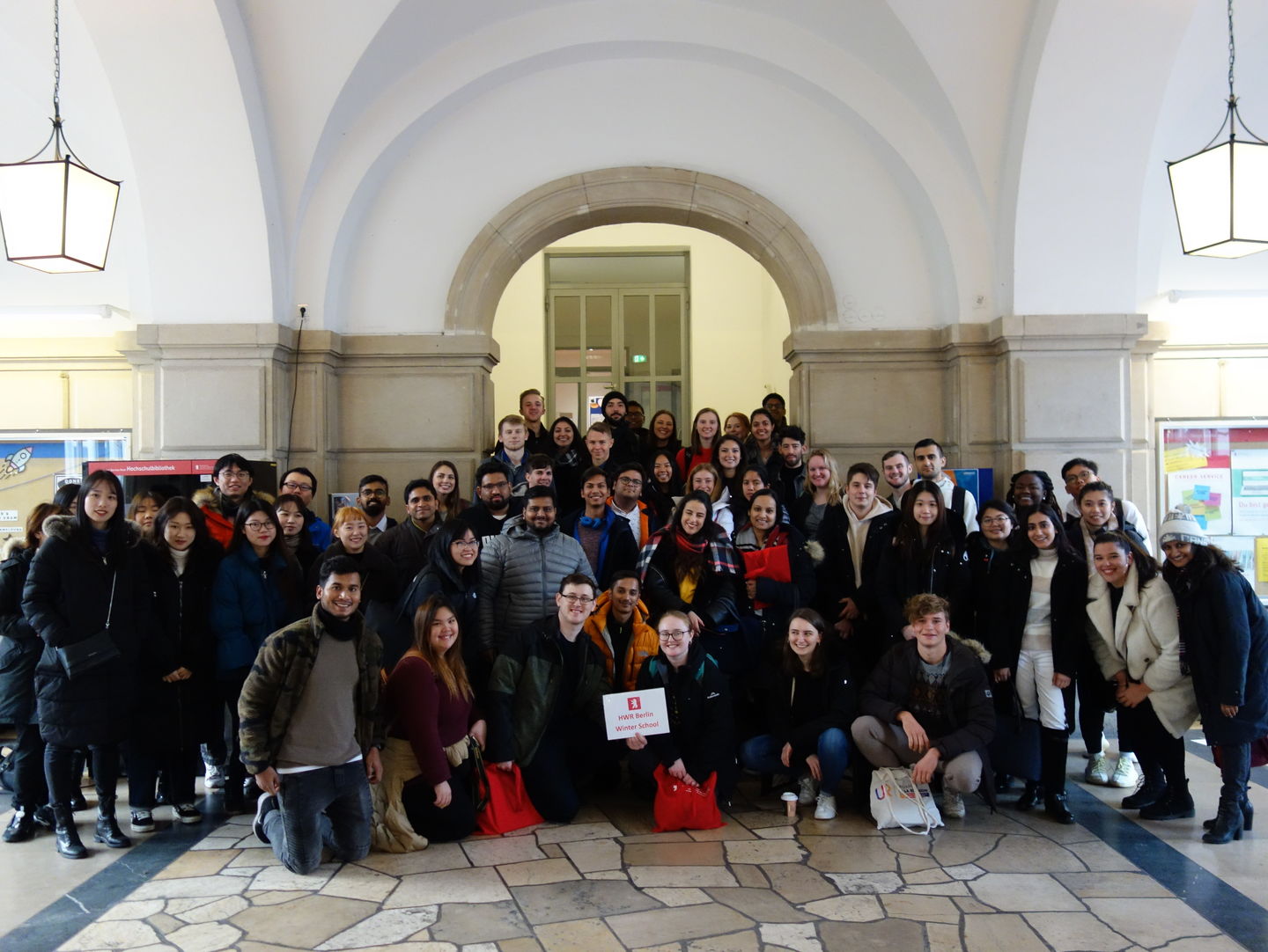 Participants of the Winter School 2020 in the foyer of house B at the Schöneberg campus of the HWR Berlin.