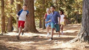 Sommer 2021: Jetzt anmelden für die Kinderferienbetreuung. Foto: © monkeybusinessimages/iStock/Getty Images Plus Sommer 2021: Jetzt anmelden für die Kinderferienbetreuung. Foto: © monkeybusinessimages/iStock/Getty Images Plus