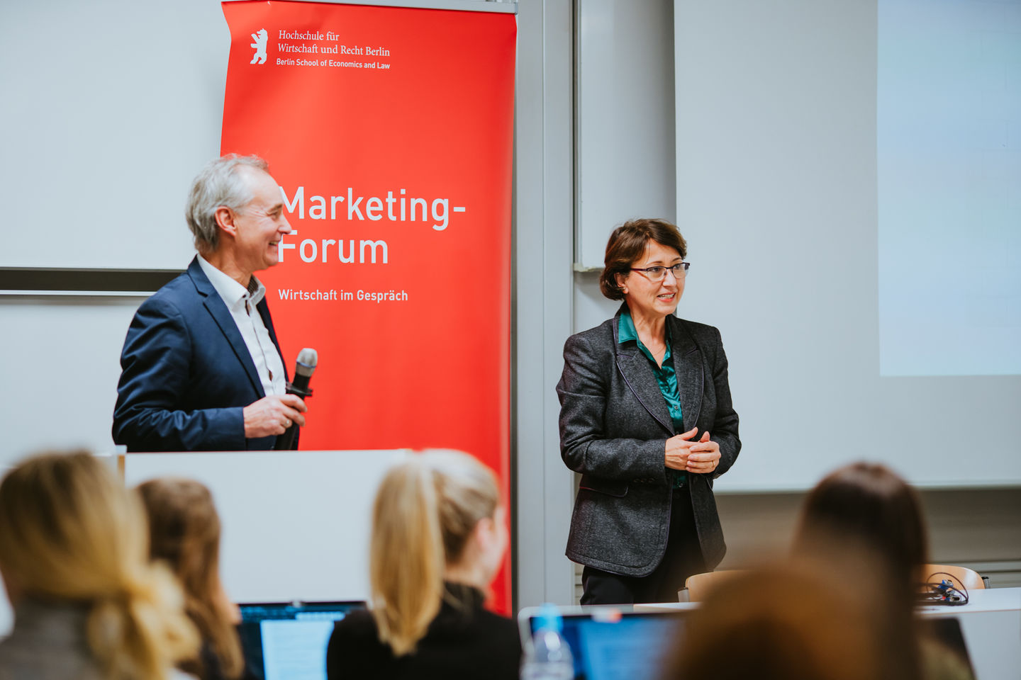 26. Marketing-Forum am 15. Januar 2020: BVG-Marketingleiter Frank Büch diskutiert mit Studierenden die Imagekampagne "Weil wir dich lieben". 