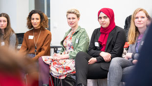 Women interested in studying at Girls' Day 2019 at the HWR Berlin. Photo: Hartung