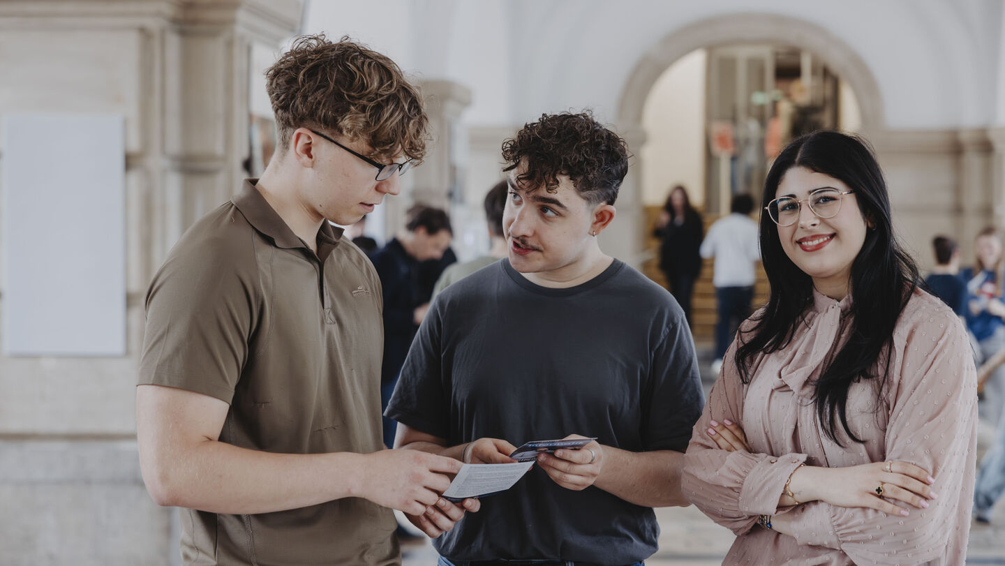 Tag der offenen Tür an der Hochschule für Wirtschaft und Recht Berlin am 4. Juni 2025 von 11–15 Uhr: Infos und Beratung zu Studiengängen in Wirtschaft, Verwaltung, Recht und Sicherheit – zur Studienorientierung und Studienbewerbung. Foto: Manfred H. Vogel