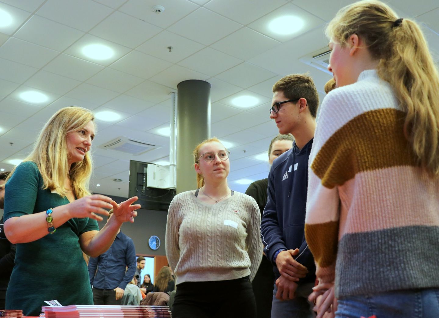 Zertifikat: Am 26. und 30. Oktober 2019 machten mehr als 100 Schülerinnen und Schüler an der HWR Berlin ihren Wirtschaftsführerschein.