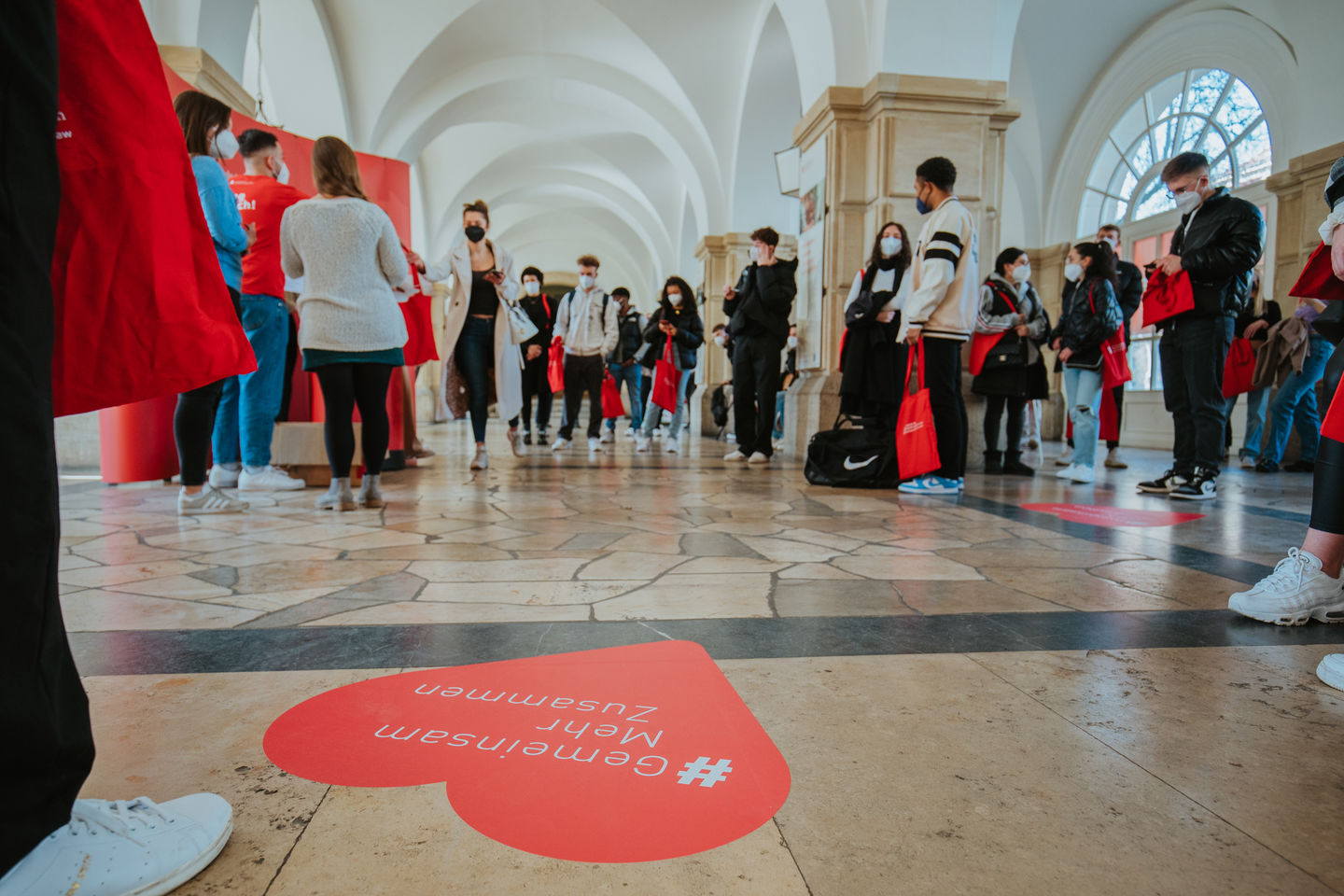 Summer semester 2022: Tour of the Schöneberg campus of the HWR Berlin for the opening of the semester. Photo: Oana Popa-Costea Summer semester 2022: Tour of the Schöneberg campus of the HWR Berlin for the opening of the semester. Photo: Oana Popa-Costea