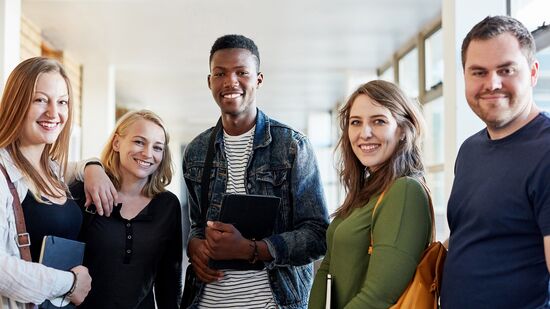 Fünf Studierende 