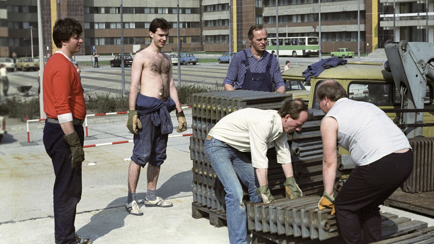 Arbeitseinsatz am Wochenende auf dem Gelände der Bezirksverwaltung des Ministeriums für Staatssicherheit im Sommer 1988