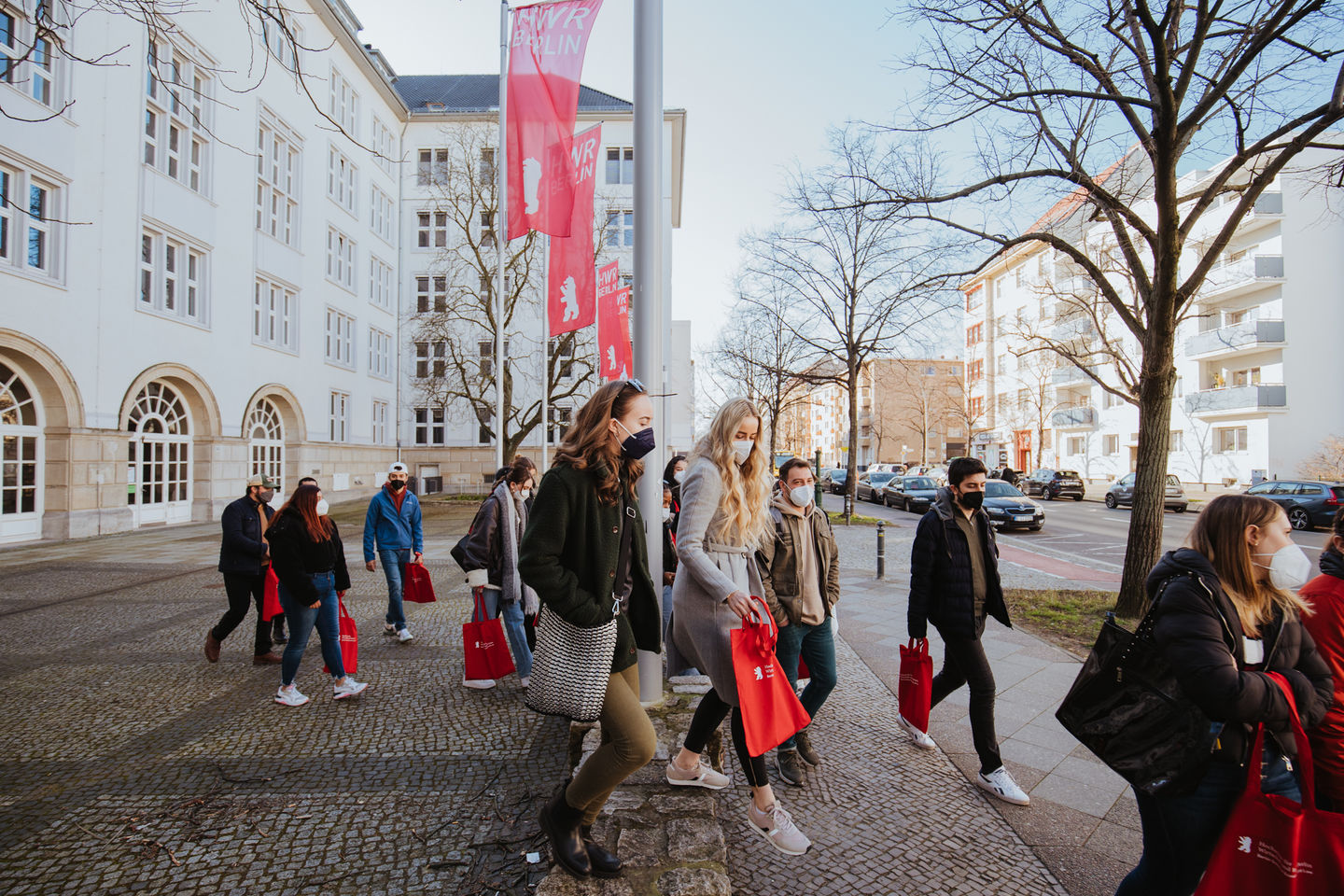 Campustour der insgesamt 300 Gaststudierenden aus 39 verschiedenen Nationen an der HWR Berlin im März 2022. Foto: Oana Popa-Costea