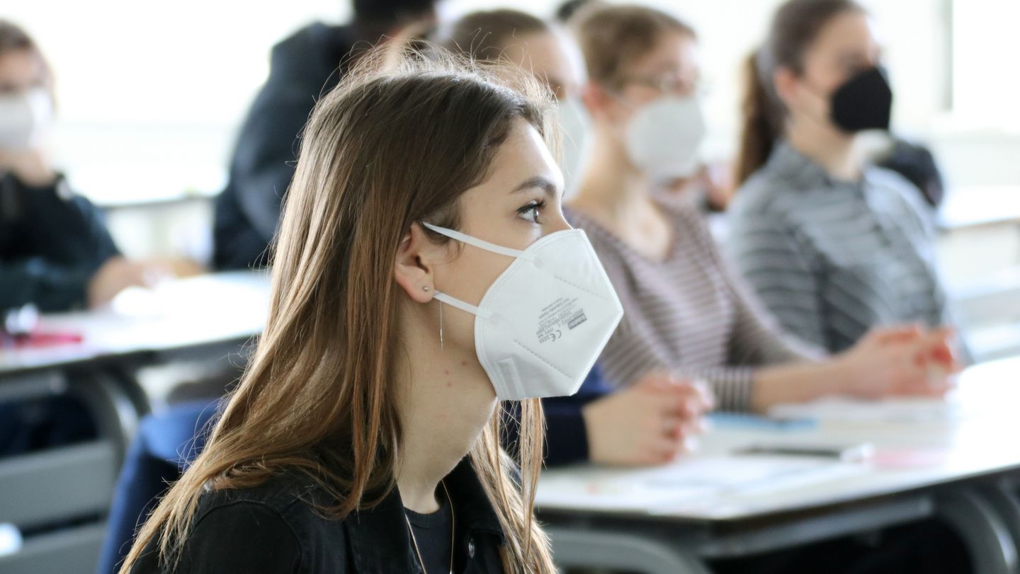 Deutschkurse und Lehrangebote auf Englisch und Ukrainisch: 30 Studierende aus der Ukraine beginnen ihr Studium an der HWR Berlin. Foto: HWR Berlin, Sylke Schumann