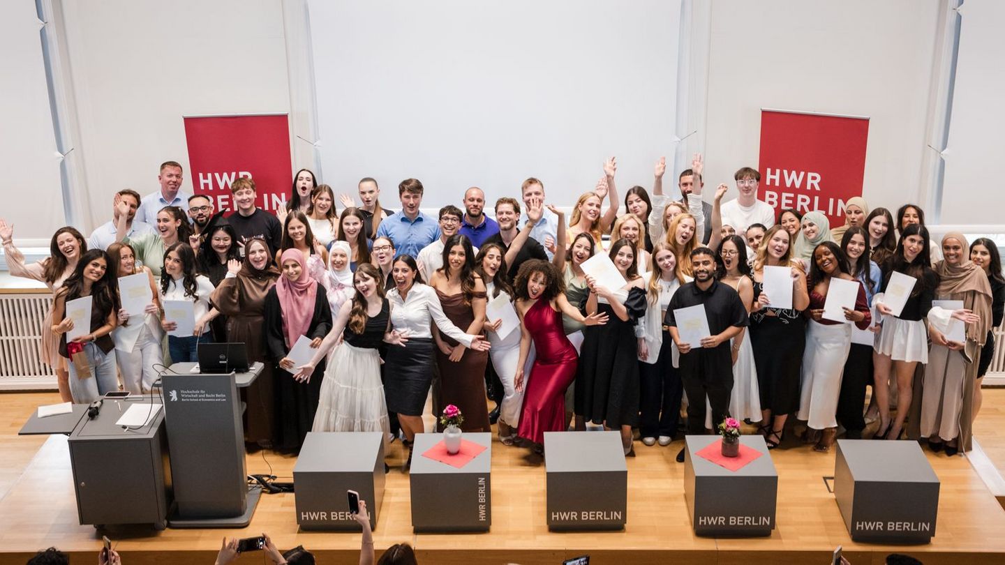 Gruppenfoto alle Graduierten