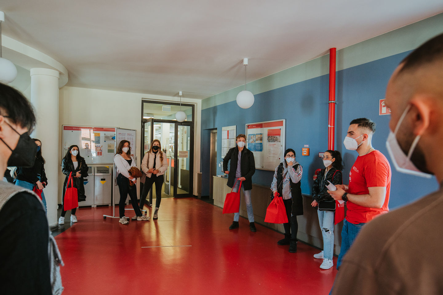 Summer semester 2022: Tour of the Schöneberg campus of the HWR Berlin for the opening of the semester. Photo: Oana Popa-Costea Summer semester 2022: Tour of the Schöneberg campus of the HWR Berlin for the opening of the semester. Photo: Oana Popa-Costea