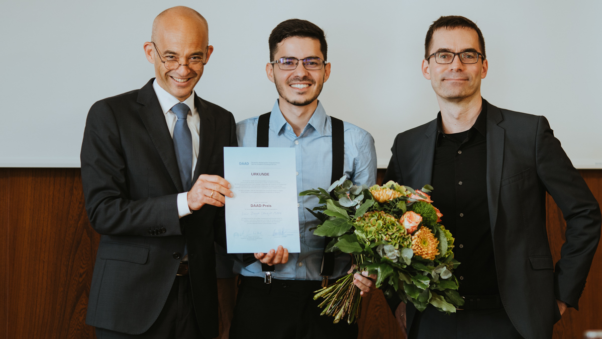 DAAD-Preis 2019 der HWR Berlin: Hochschulpräsident Dr. Andreas Zaby, Preisträger Luis Conejo Mora, Professor Dr. Roland M. Müller