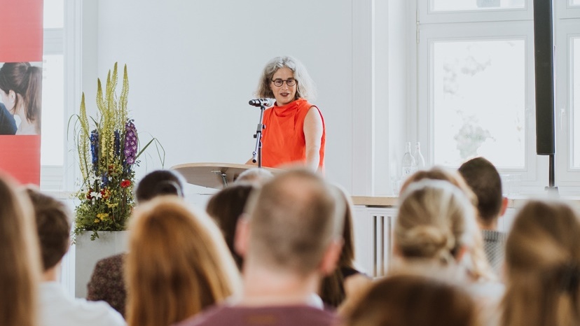 Prof. Dr. Susanne Meyer begrüßt die HWR Talente 2019. Foto: Oana Popa-Costea