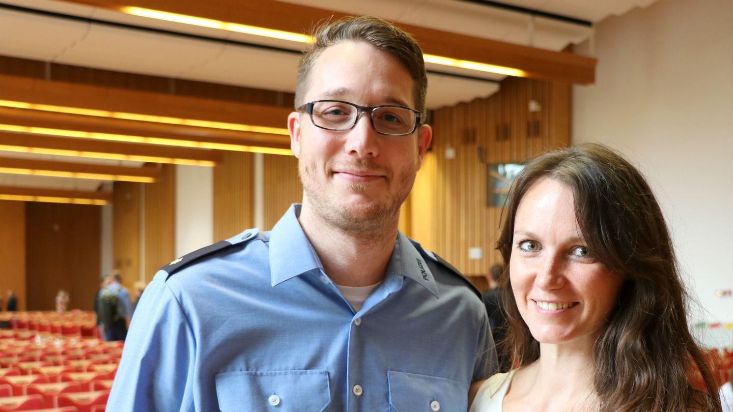 Foto: Sylke Schumann Marcel Ernst und Katharina Noeske sind zwei von 270 neuen Kommissaren und Kommissarinnen, die seit Oktober die Berliner Schutz- und Kriminalpolizei verstärken.