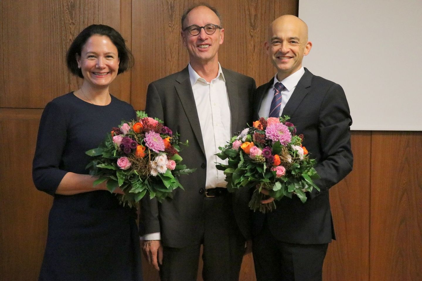 Akedemischer Senat: Am 26. November 2019 hat die HWR Berlin ihren Präsidenten Prof. Dr. Andreas Zaby mit großer Mehrheit für eine zweite Amtszeit wiedergewählt. Kanzlerin Dr. Sandra Westerburg wurde für weitere fünf Jahre im Amt bestätigt.