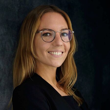 Dr. Mika Moeller Dr. Mika Moeller