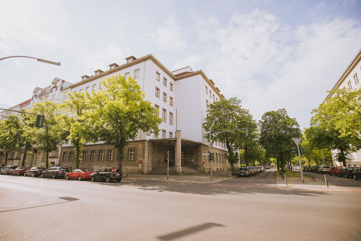 Studium am Campus Schöneberg der HWR Berlin: Blick auf Haus A von der Kreuzung Badensche Straße / Meraner Straße. Foto: Oana Popa-Costea