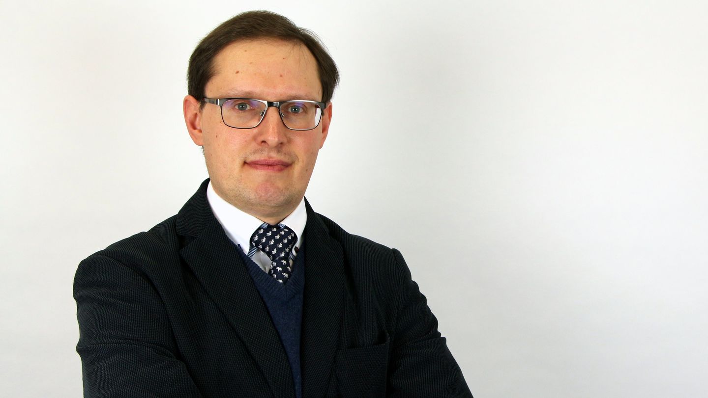 Lieferketten rücken zunehmend in den Fokus, vor allem, wenn sie in Krisenzeiten nicht funktionieren. Der Bedarf an Expert*innen mit einem breiten Spezialwissen rund um das Supply Chain Management wächst. Prof. Dr. Dmitry Ivanov von der HWR Berlin im Int