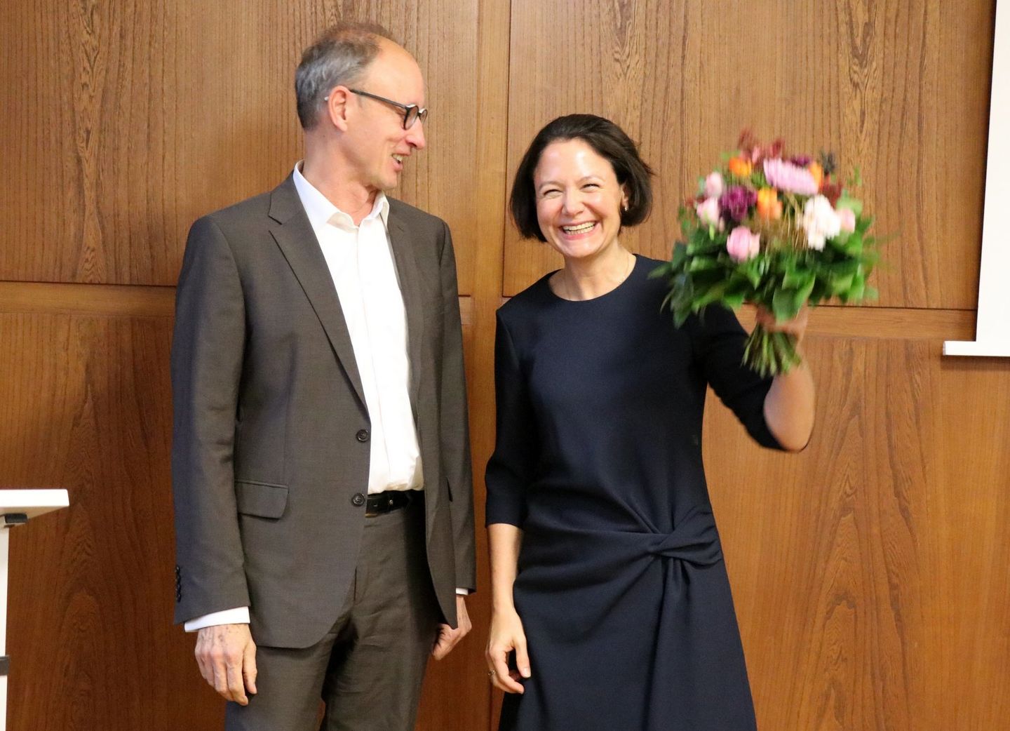 Akedemischer Senat: Am 26. November 2019 hat die HWR Berlin ihren Präsidenten Prof. Dr. Andreas Zaby mit großer Mehrheit für eine zweite Amtszeit wiedergewählt. Kanzlerin Dr. Sandra Westerburg wurde für weitere fünf Jahre im Amt bestätigt.