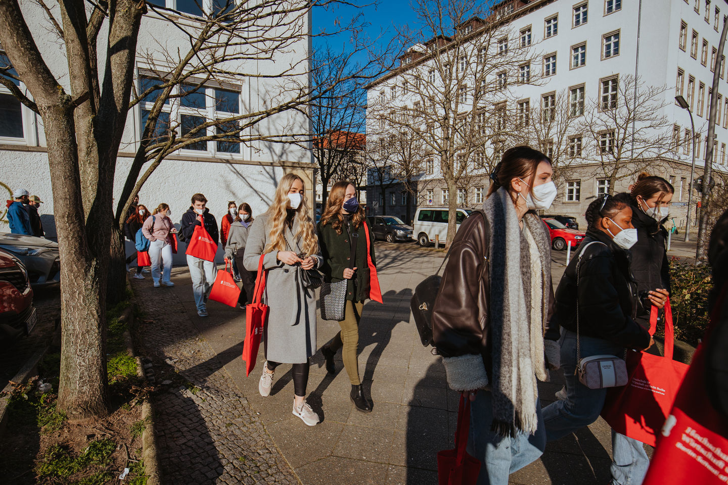Campustour der insgesamt 300 Gaststudierenden aus 39 verschiedenen Nationen an der HWR Berlin im März 2022. Foto: Oana Popa-Costea