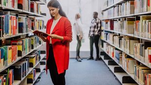 Bibliotheken der Hochschule für Wirtschaft und Recht Berlin. Foto: Lukas Schramm