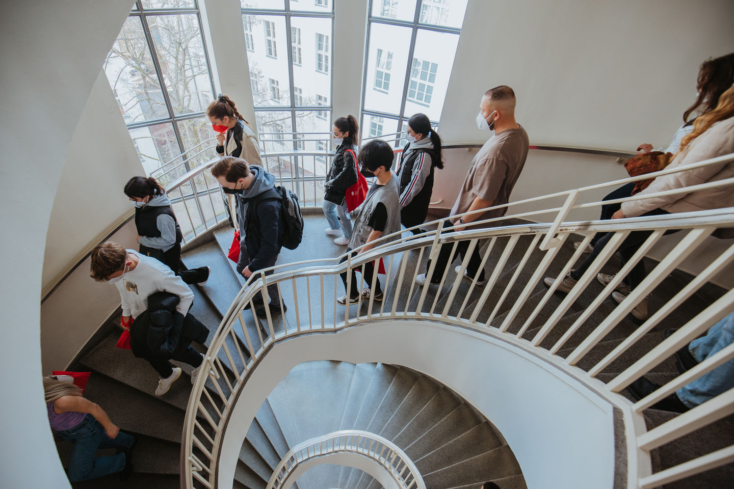 Summer semester 2022: Tour of the Schöneberg campus of the HWR Berlin for the opening of the semester. Photo: Oana Popa-Costea Summer semester 2022: Tour of the Schöneberg campus of the HWR Berlin for the opening of the semester. Photo: Oana Popa-Costea