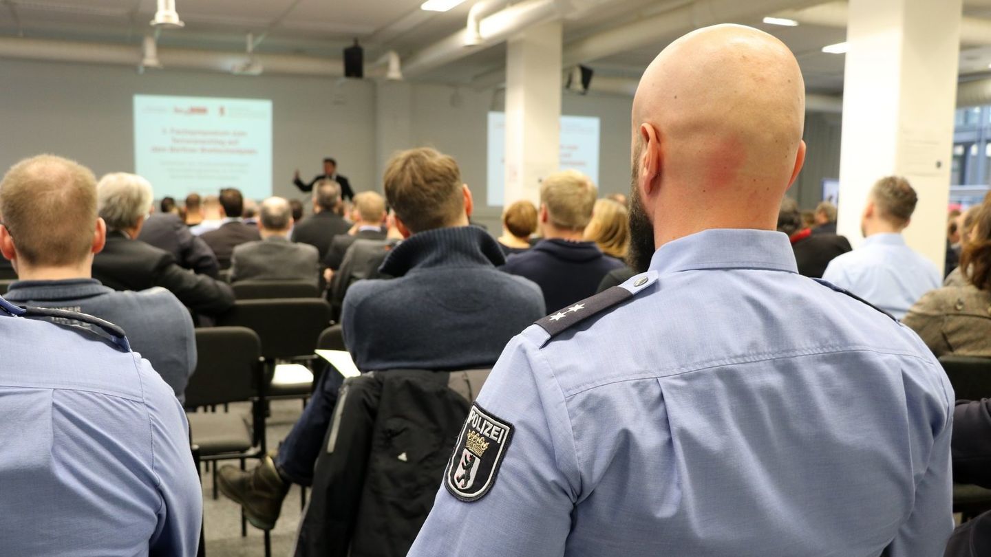 Vertreter/innen von Sicherheitsbehörden, aus Politik und Wissenschaft aus ganz Deutschland und dem Ausland sprachen auf dem 3. Fachsymposium an der HWR Berlin über Sicherheitsthemen im Zusammenhang mit Terrorismus.