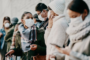 People in India wearing a mouth and nose cover on the street. Photo: © PeopleImages/Getty Images/E+