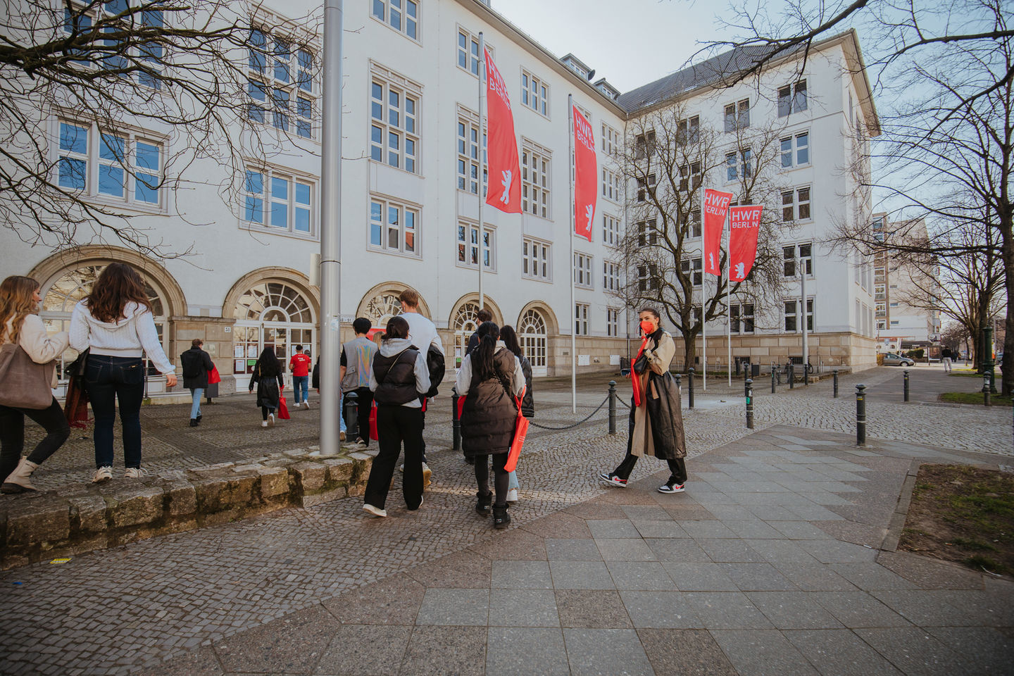 Summer semester 2022: Tour of the Schöneberg campus of the HWR Berlin for the opening of the semester. Photo: Oana Popa-Costea Summer semester 2022: Tour of the Schöneberg campus of the HWR Berlin for the opening of the semester. Photo: Oana Popa-Costea