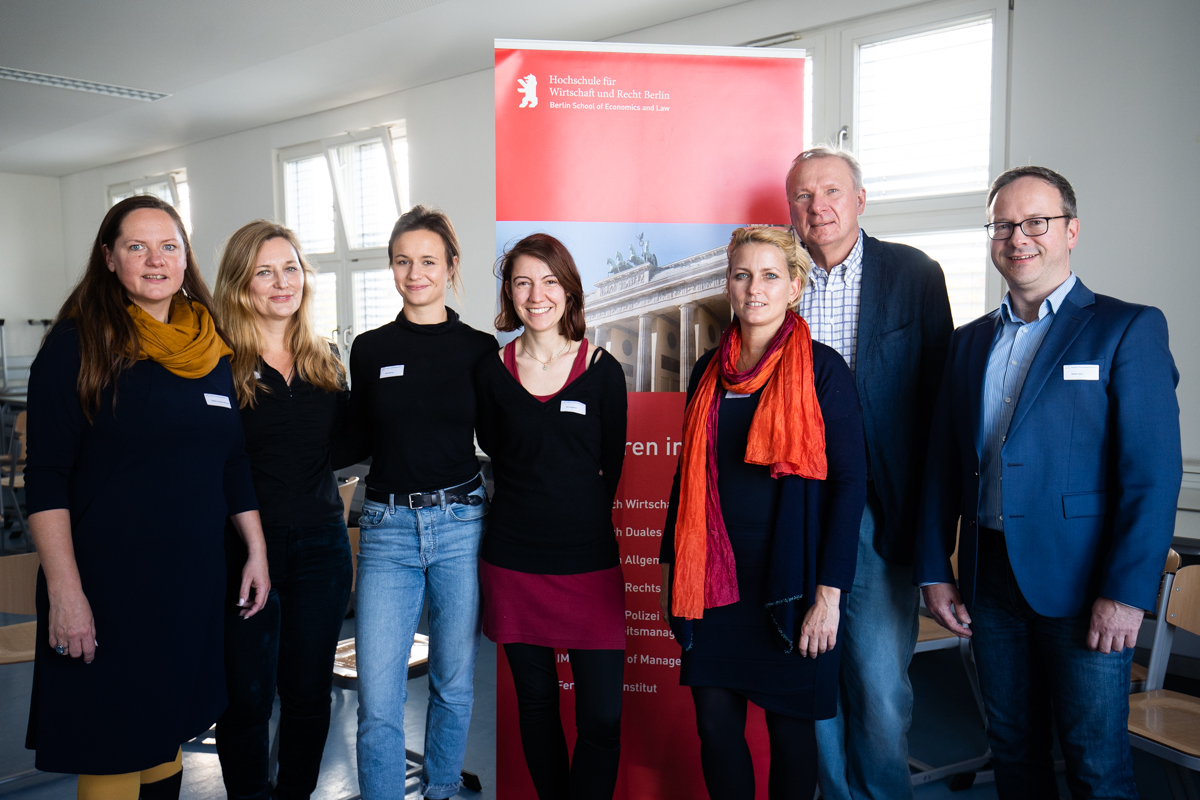 Zertifikat: Am 26. und 30. Oktober 20119 machten mehr als 100 Schülerinnen und Schüler an der HWR Berlin ihren Wirtschaftsführerschein.