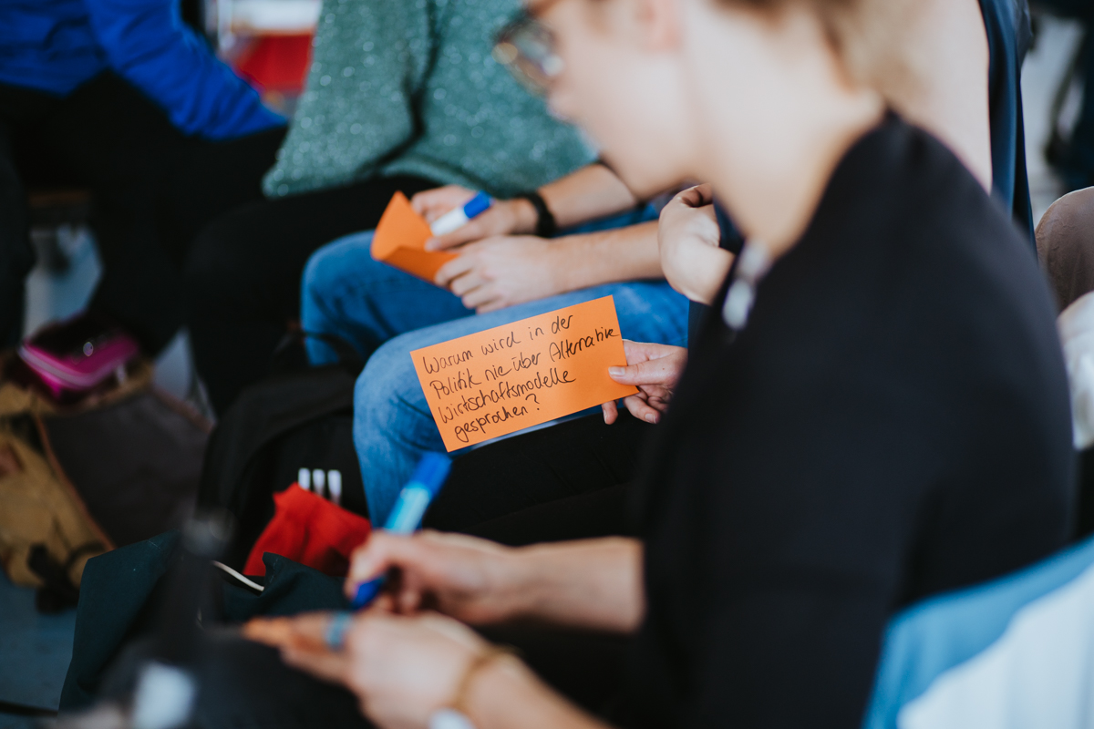 Zertifikat: Am 26. und 30. Oktober 20119 machten mehr als 100 Schülerinnen und Schüler an der HWR Berlin ihren Wirtschaftsführerschein.