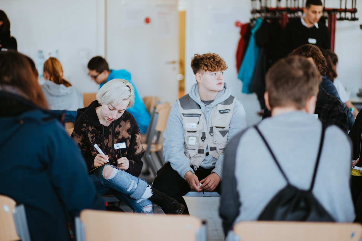 Zertifikat: Am 26. und 30. Oktober 20119 machten mehr als 100 Schülerinnen und Schüler an der HWR Berlin ihren Wirtschaftsführerschein.