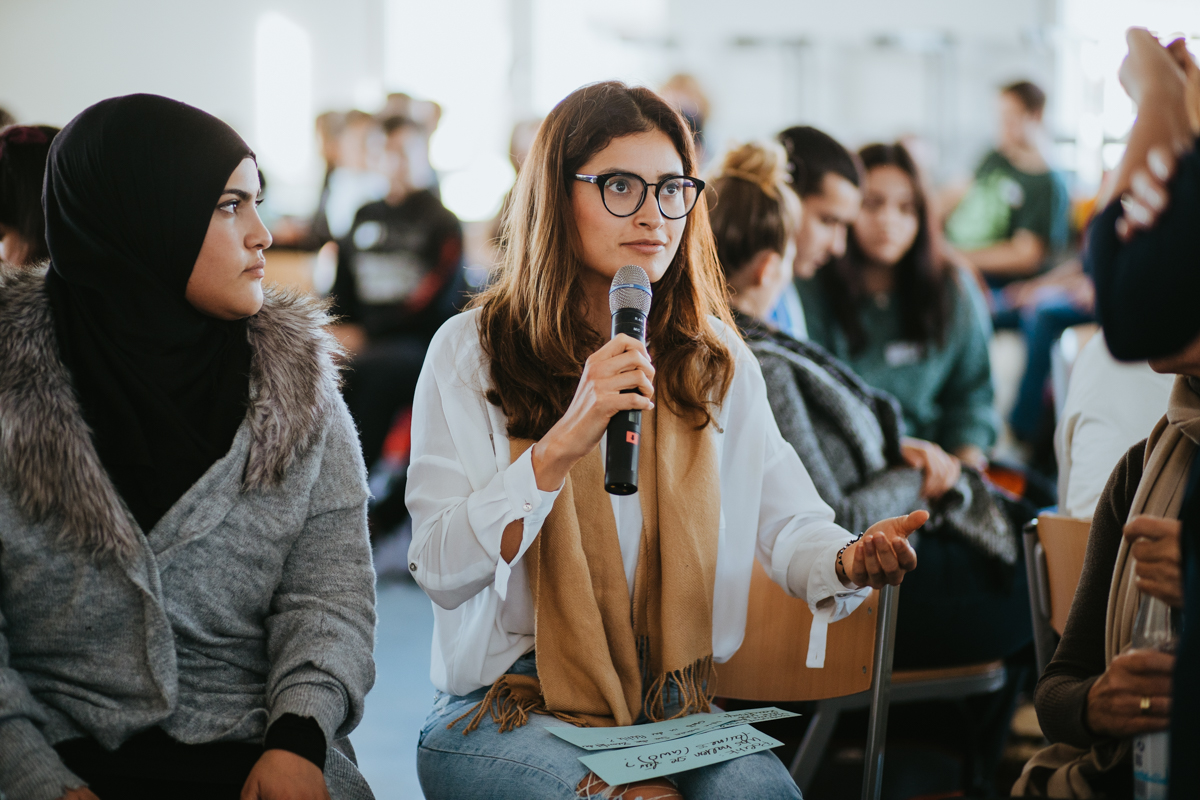 Zertifikat: Am 26. und 30. Oktober 20119 machten mehr als 100 Schülerinnen und Schüler an der HWR Berlin ihren Wirtschaftsführerschein.