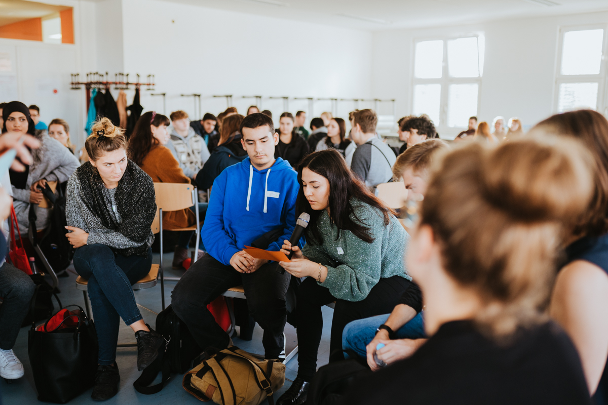 Zertifikat: Am 26. und 30. Oktober 20119 machten mehr als 100 Schülerinnen und Schüler an der HWR Berlin ihren Wirtschaftsführerschein.