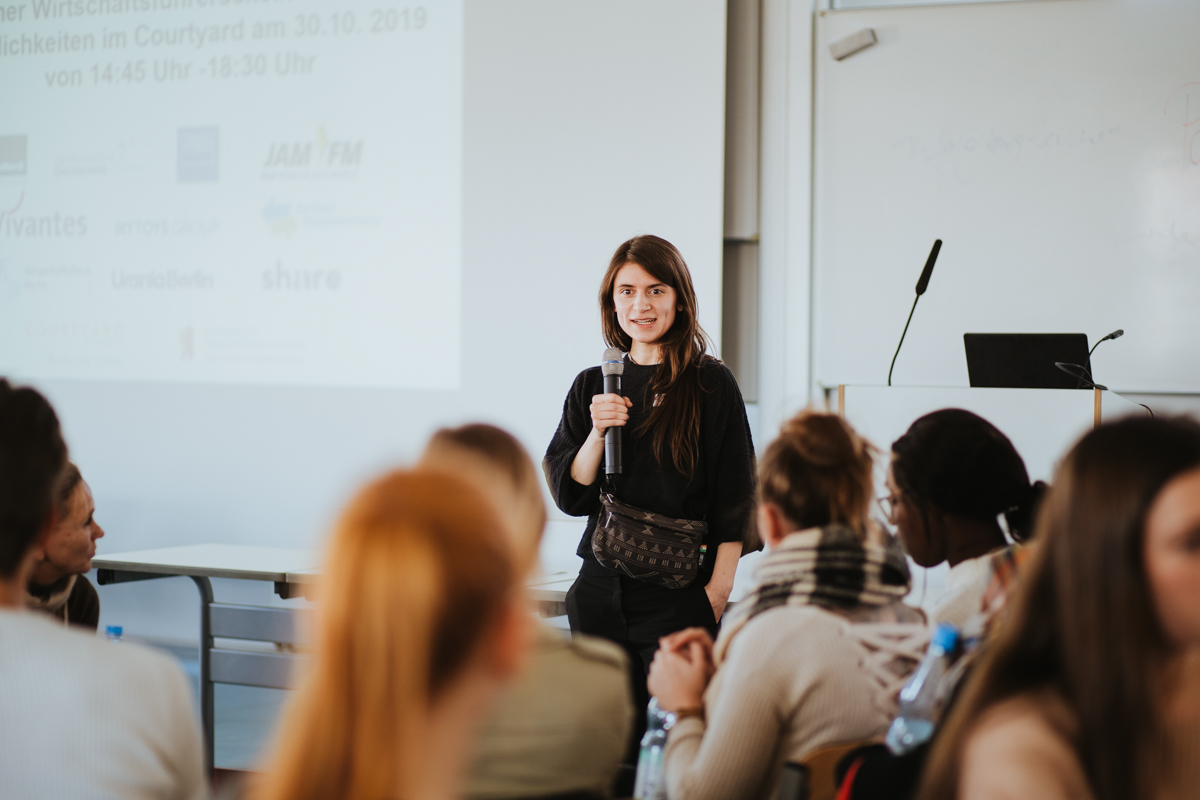 Zertifikat: Am 26. und 30. Oktober 20119 machten mehr als 100 Schülerinnen und Schüler an der HWR Berlin ihren Wirtschaftsführerschein.