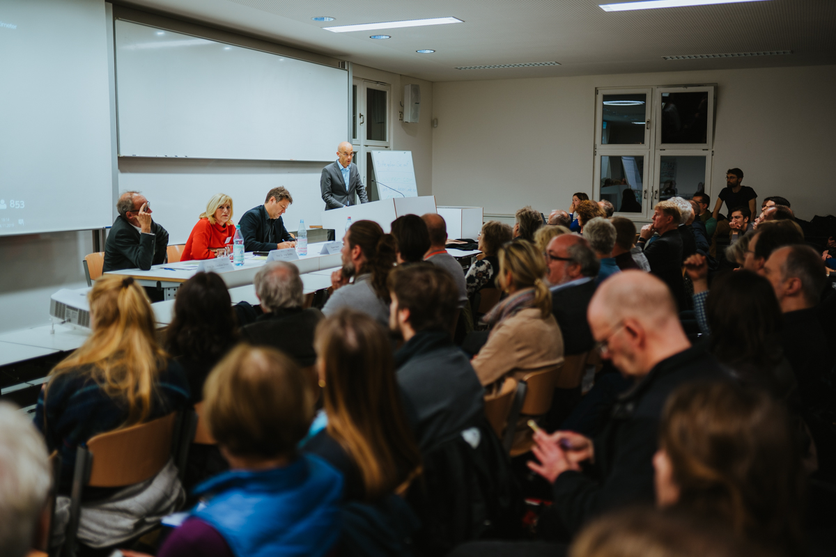 Demokratie und Nachhaltigkeit: 230 Interessierte diskutierten beim 19. Nachhaltigkeitsforum der HWR Berlin am 4. November. Gastredner war Robert Habeck, Bundesvorsitzender der Grünen.