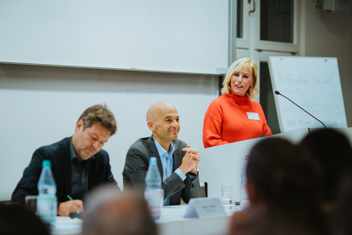 Demokratie und Nachhaltigkeit: 230 Interessierte diskutierten beim 19. Nachhaltigkeitsforum der HWR Berlin am 4. November. Gastredner war Robert Habeck, Bundesvorsitzender der Grünen.